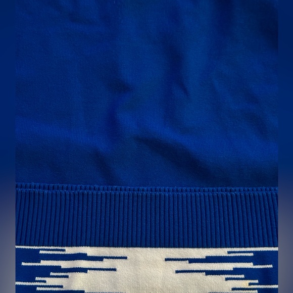 ST. JOHN Top - Picture 5 of 5